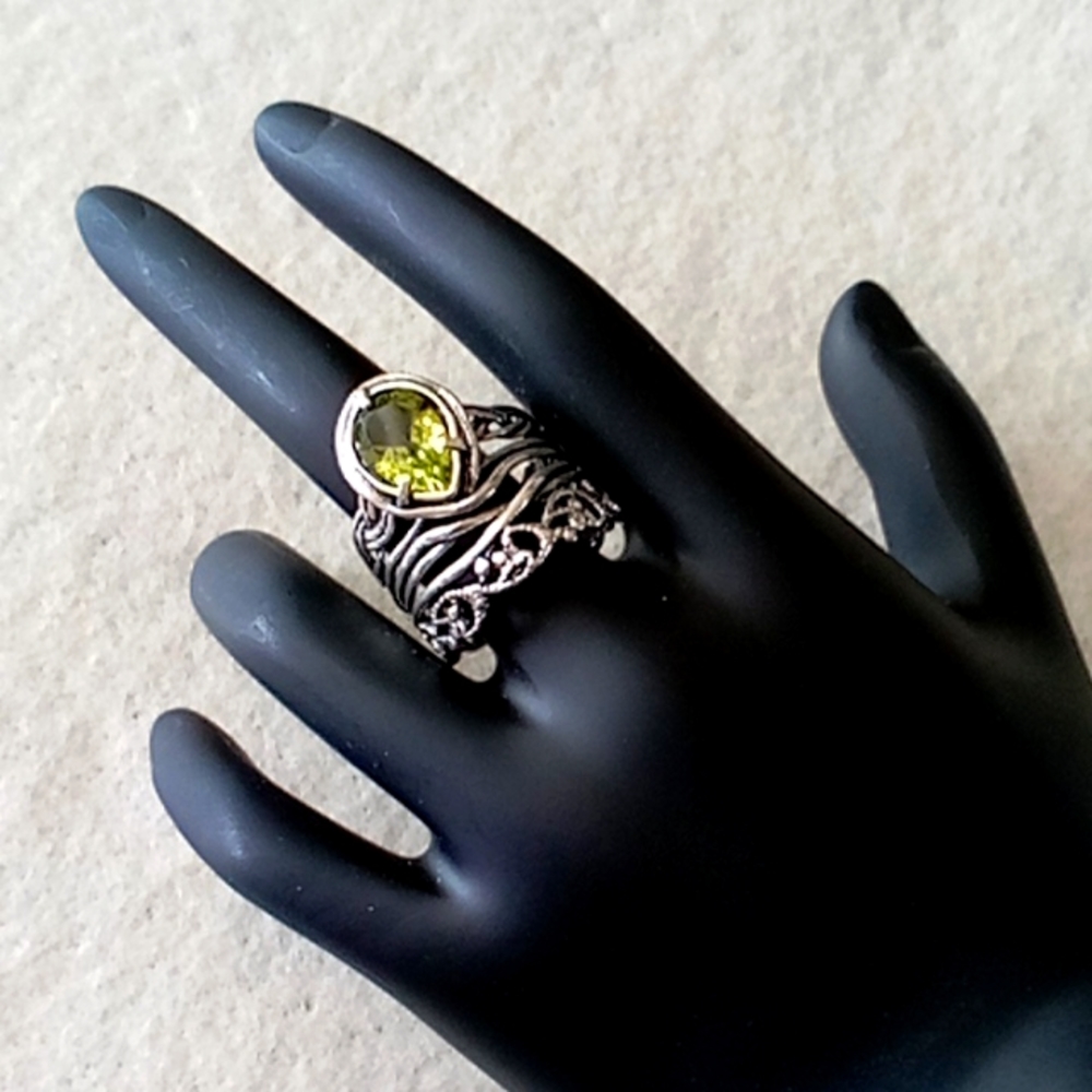 Or Paz Sterling Silver Peridot Ring in Excellent Condition